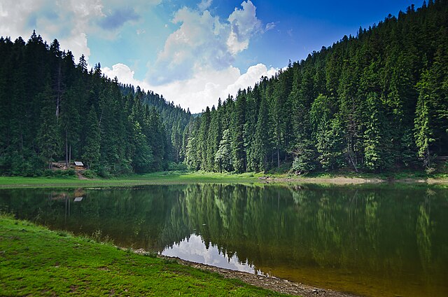 Високогірне озеро Синевир